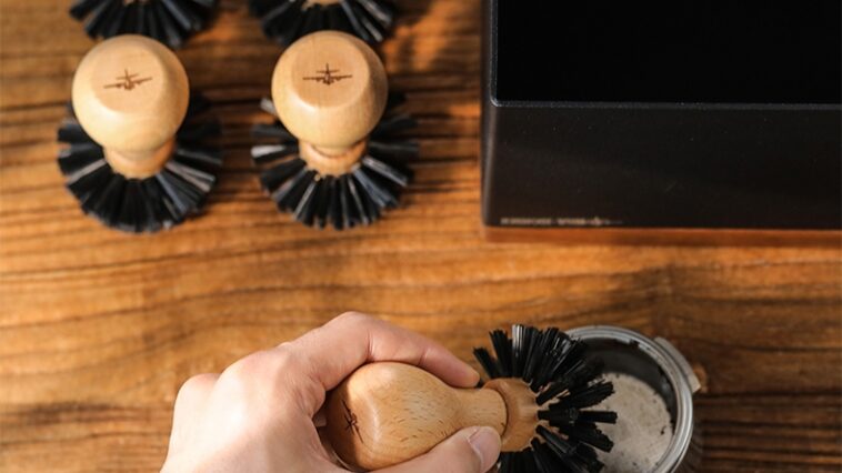 Barista Pinsel im Einsatz