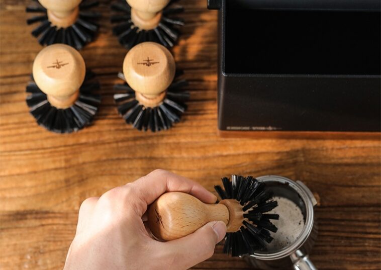 Barista Pinsel im Einsatz