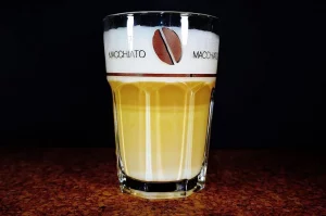Latte Macchiato im Glas